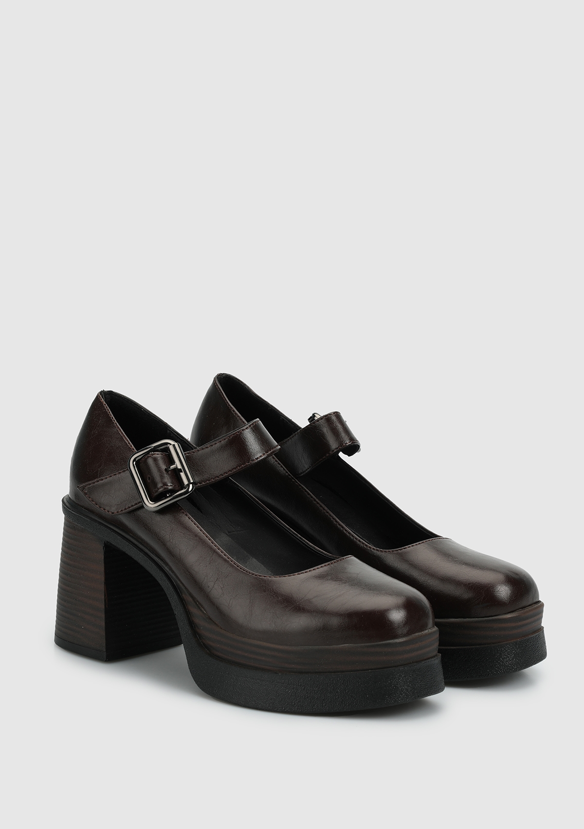 Adım Adım Tarz Ayakkabı Dünyası İle Her Yürüyüşte Fark Yarat!